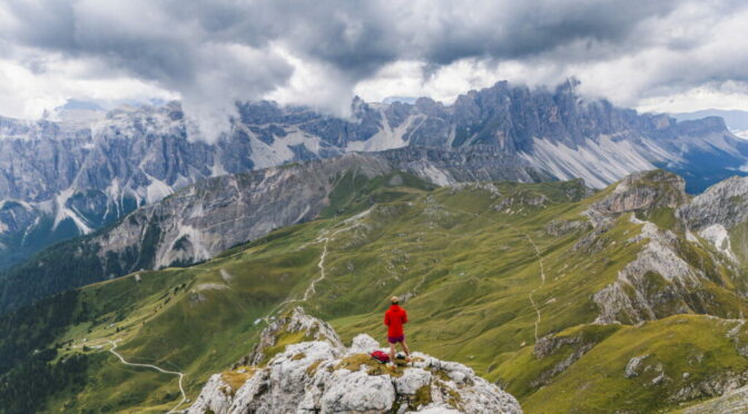 Salire in quota d’autunno: quattro libri tra lutto, sublime e istinto